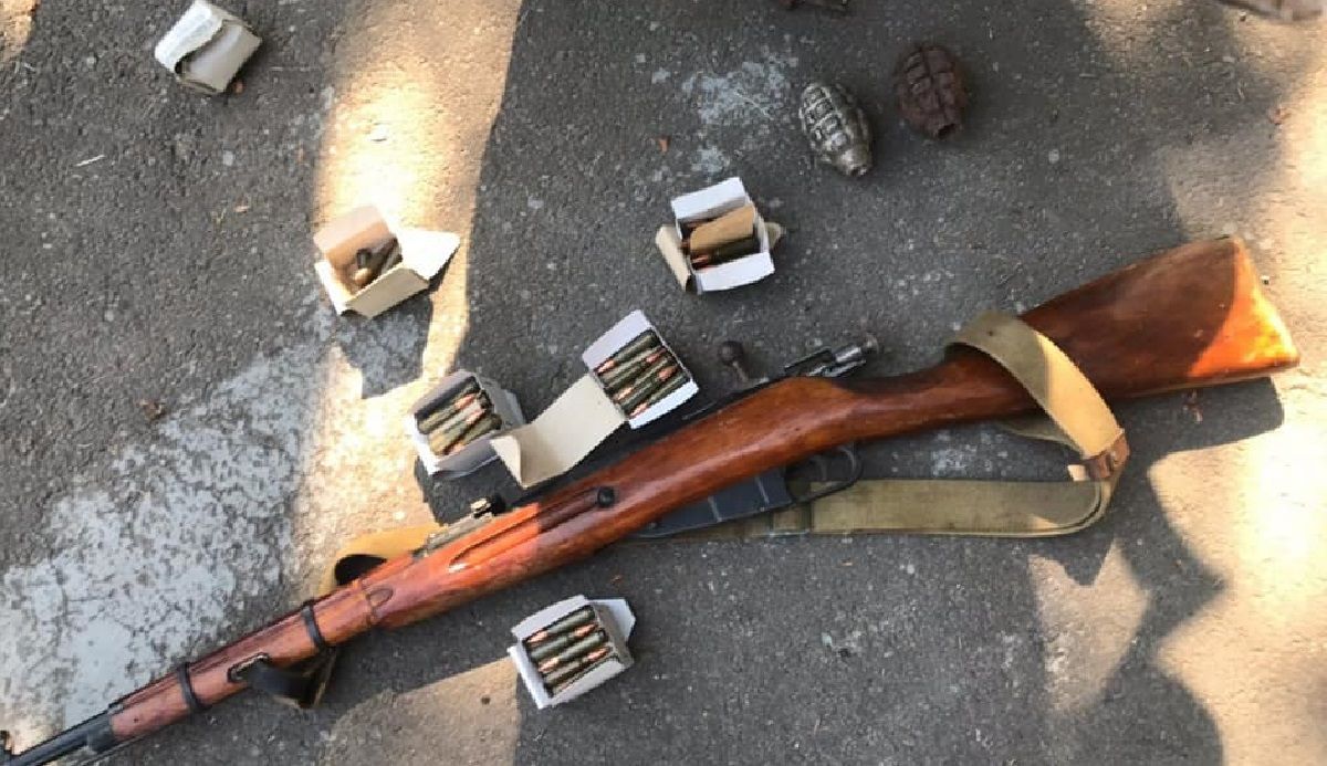 Поліцейські приїхали на сварку сусідів і випадково знайшли в одного з них зброю 