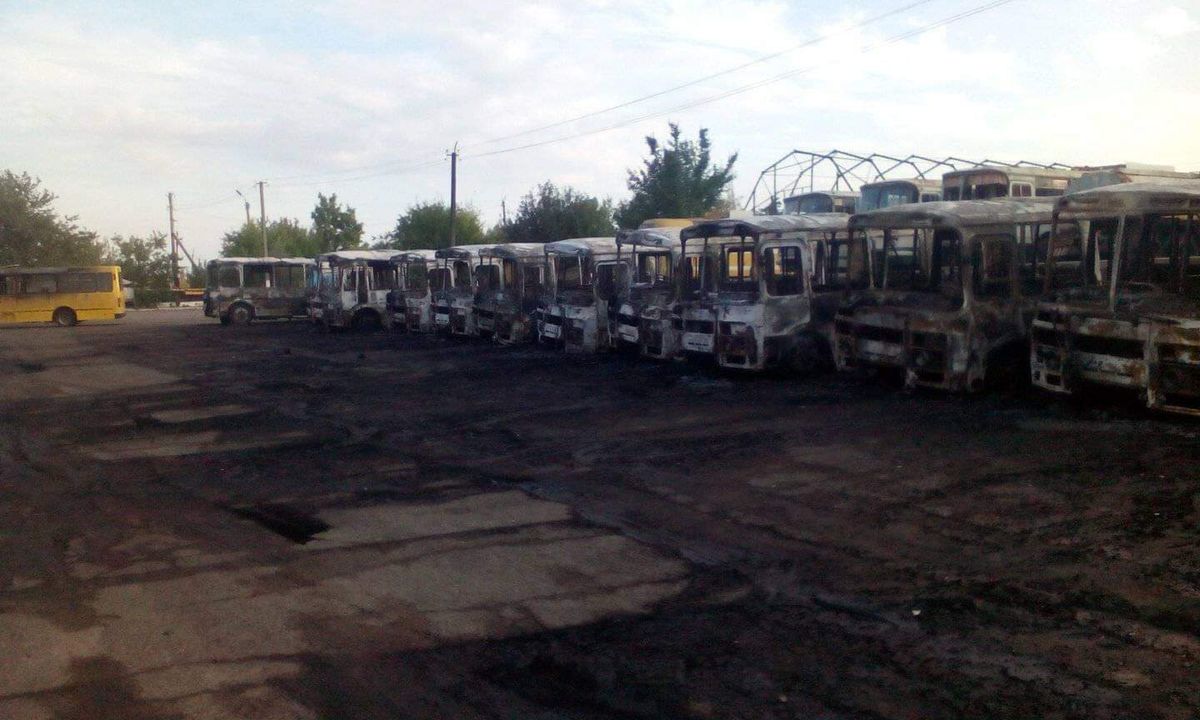 12 автобусів згоріли у пожежі автопарку на Черкащині