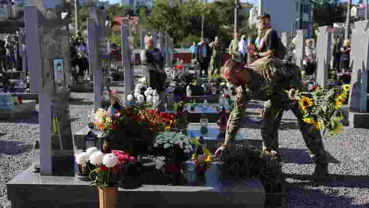 На Личаківському кладовищі львів'яни вшанували пам'ять захисників України