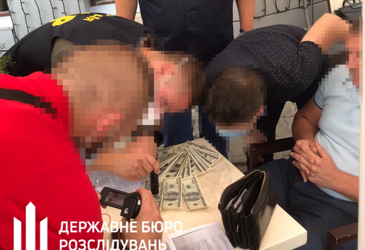 Посадовця Укртрансбезпеки затримали за вимагання хабарів у волинського перевізника
