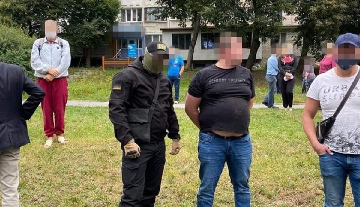 У Тернополі за 37 тис. доларів хабара затримали високопосадовця ДФС