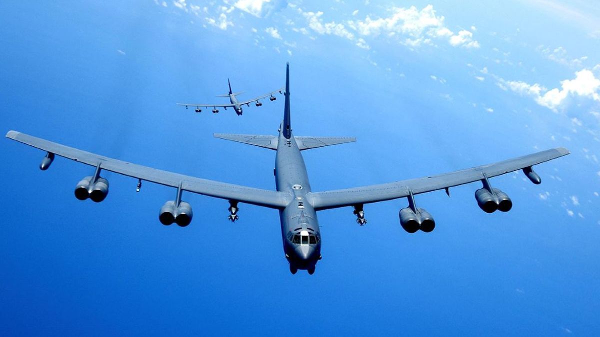Бомбардувальники США із українськими винищувачами провели навчання біля Криму