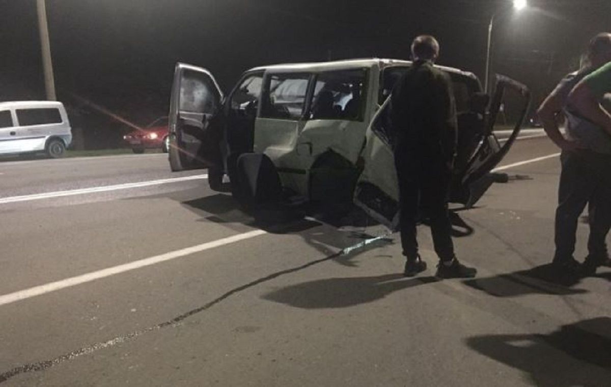 Під Луцьком унаслідок зіткнення легковика та буса загинуло двоє людей