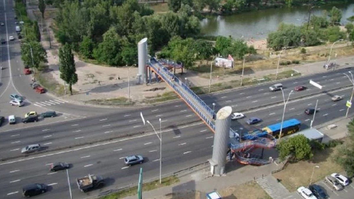 Будівництво надземних пішохідних переходів біля Львова вдруге відклали