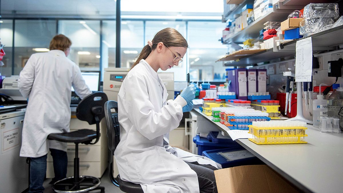 AstraZeneca продовжила випробування вакцини від коронавірусу