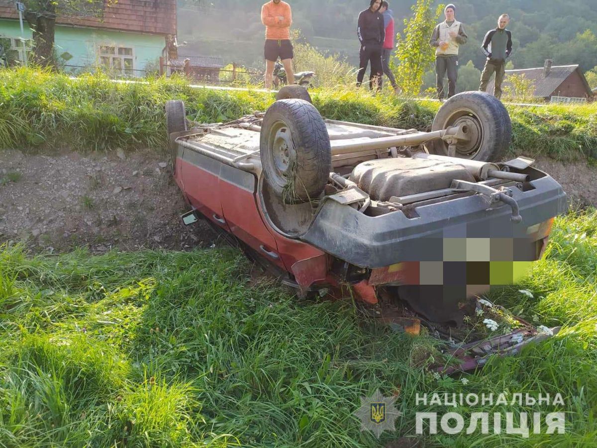На Закарпатті двоє підлітків потрапили в аварію на краденому автомобілі