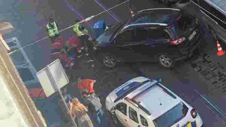 У Львові автомобіль збив кур'єра Domino’s Pizza на скутері
