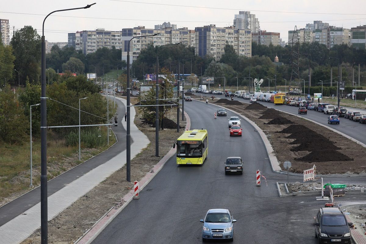 Вулицю Хуторівку у Львові відкрили для проїзду