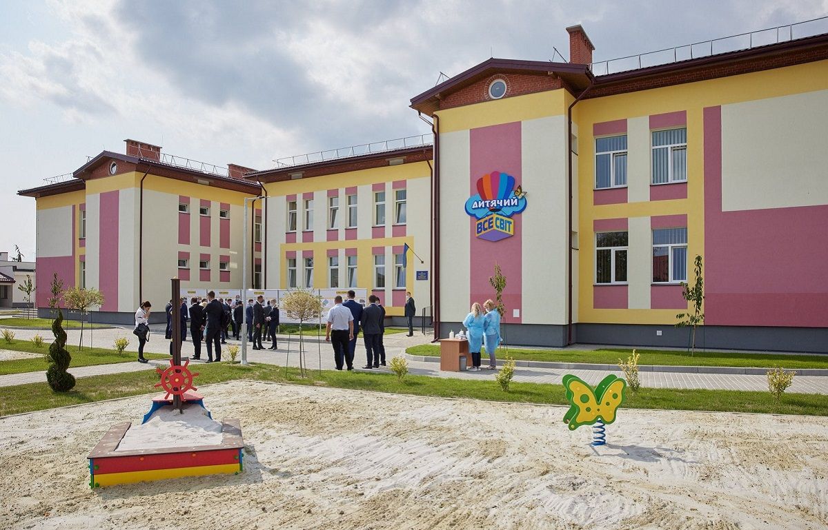 Володимир Зеленський відвідав новий дитсадок у Зимній Воді