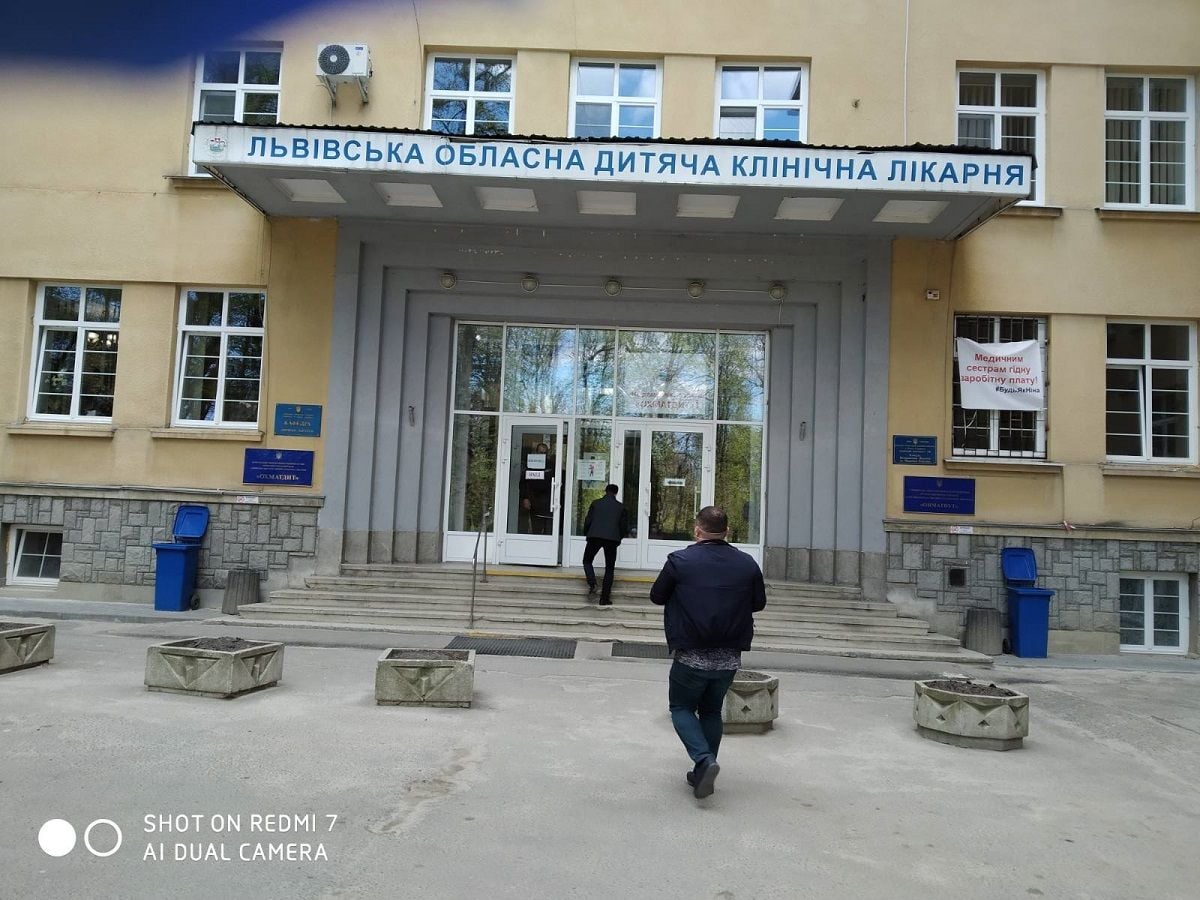 У Львові підключили до ШВЛ трирічну дівчинку з Covid-19 у важкому стані