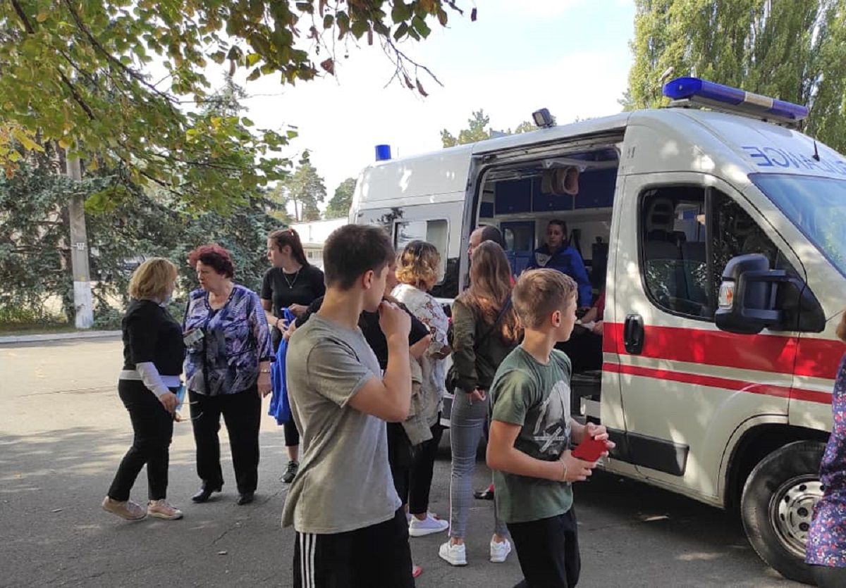 Трьох людей госпіталізували після сутичок з поліцією біля коледжу в Києві