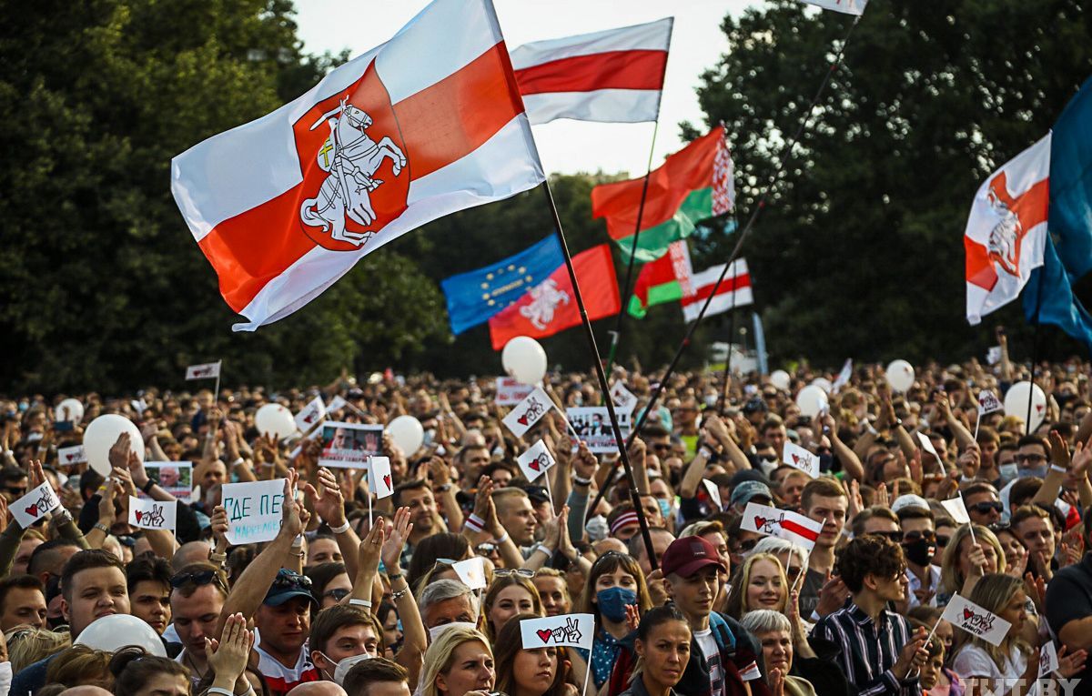 Понад 45% українців підтримують мітинги білорусів проти Лукашенка
