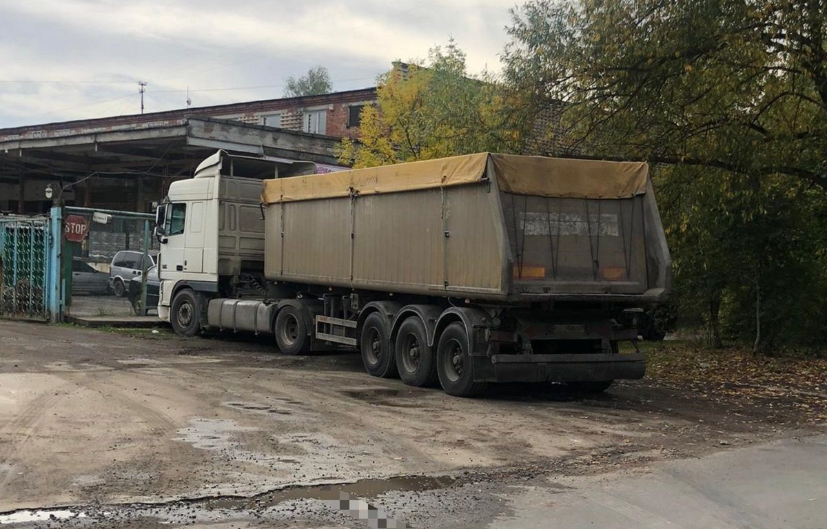 Посадовці двох митних постів на Львівщині організували незаконну схему імпорту вантажівок