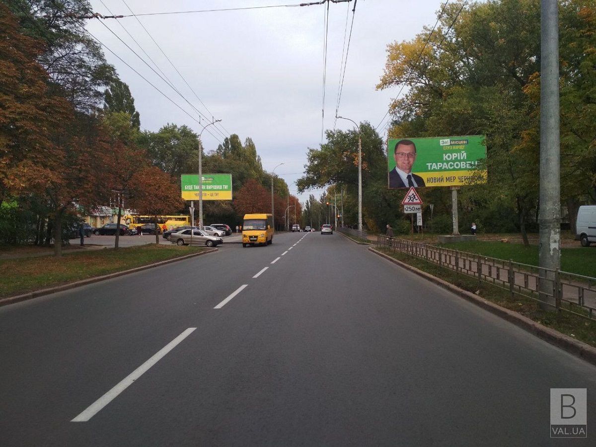 Нардеп від «Слуги Народу» посеред вулиці в Чернігові спускав шини в авто
