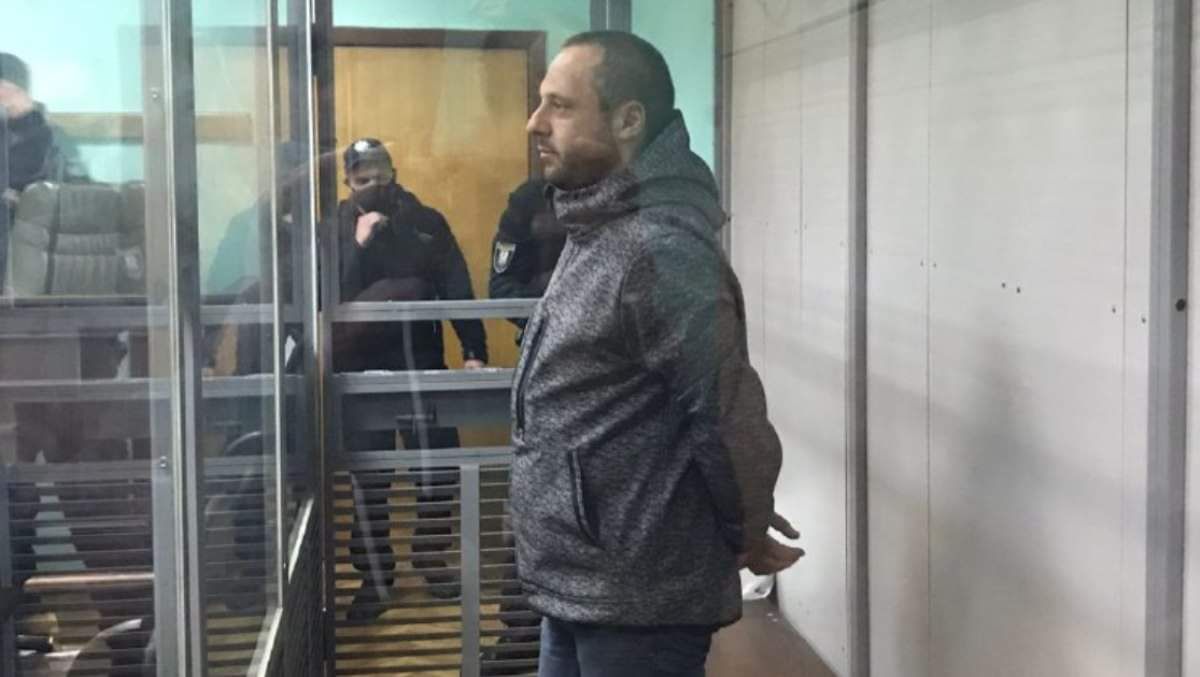 Суд арештував чоловіка, який підпалив ліжко зі своїм сином у Києві