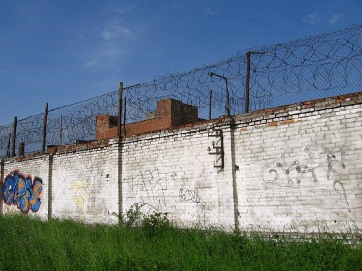 Суд виправдав обвинуваченого у хабарництві заступника начальника львівської колонії