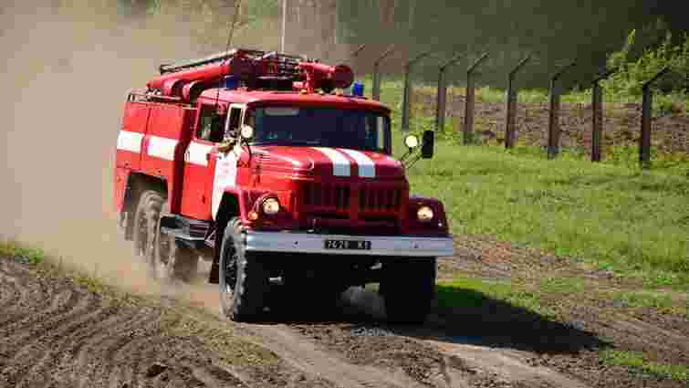 На Луганщині під час гасіння пожежі на міні підірвалася пожежна машина