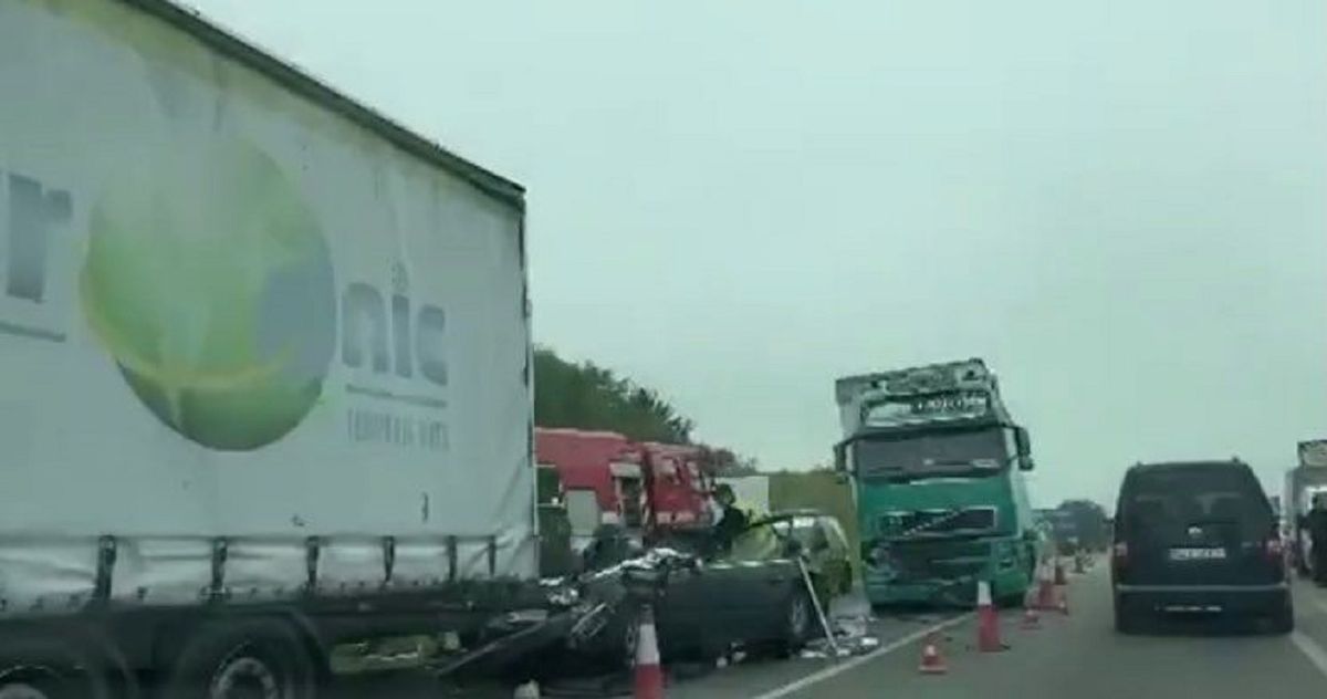 На об’їзній Львова легковик потрапив під фуру, водій загинув
