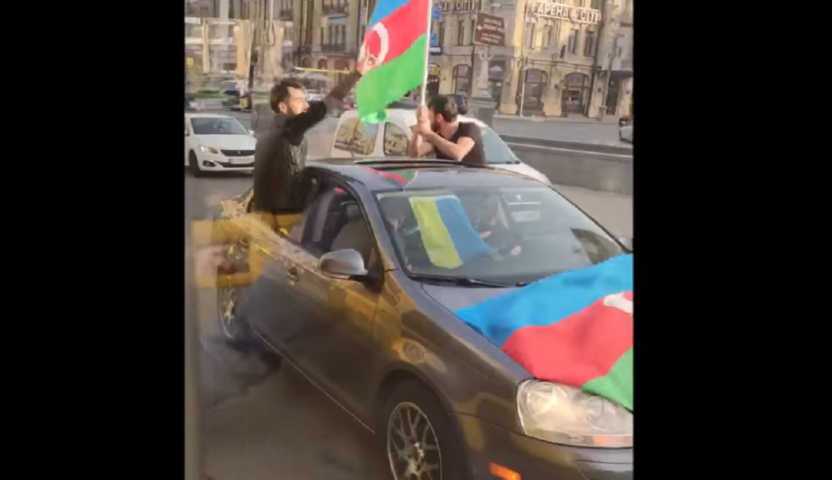 У центрі Києва азербайджанці влаштували стрілянину під час автопробігу