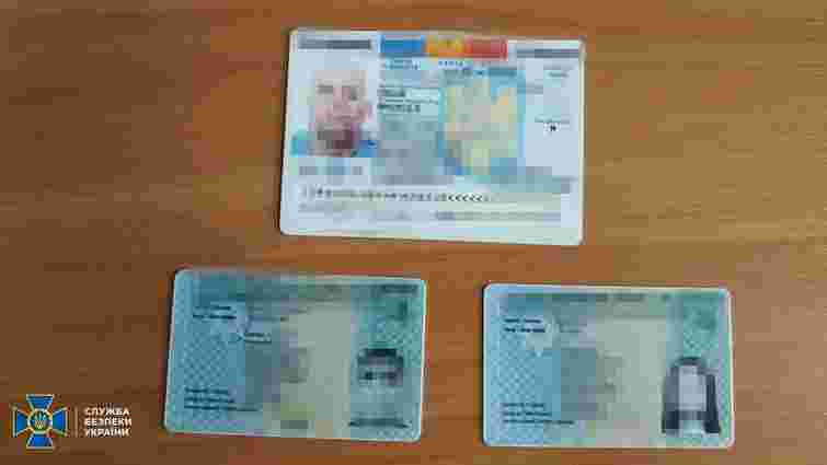 На Львівщині та Рівненщині викрили схему підробки паспортів громадян ЄС