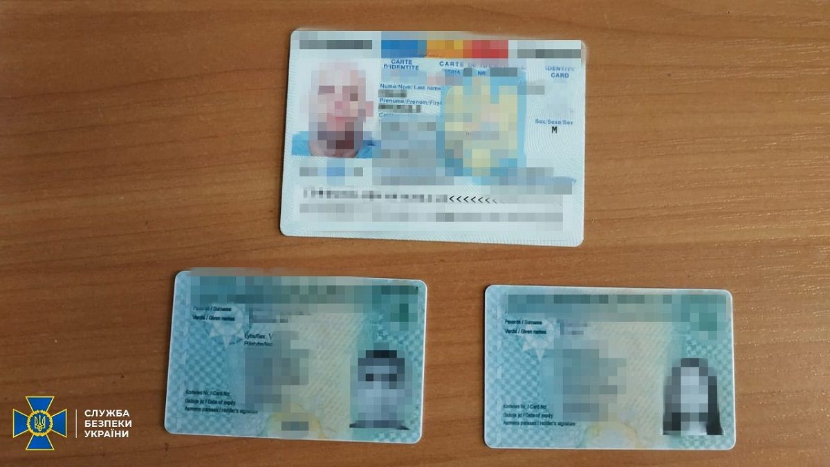 На Львівщині та Рівненщині викрили схему підробки паспортів громадян ЄС