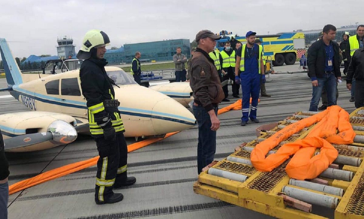 Під час посадки у Львові у приватного літака зламалося шасі