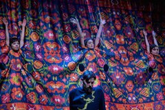 Україна це тільки вишивка? Пшеничка? Соловейко?