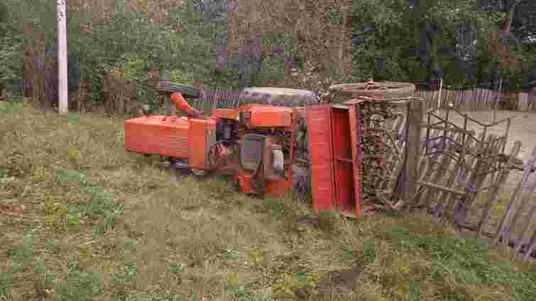 На Жовківщині 37-річний водій загинув внаслідок перекидання трактора