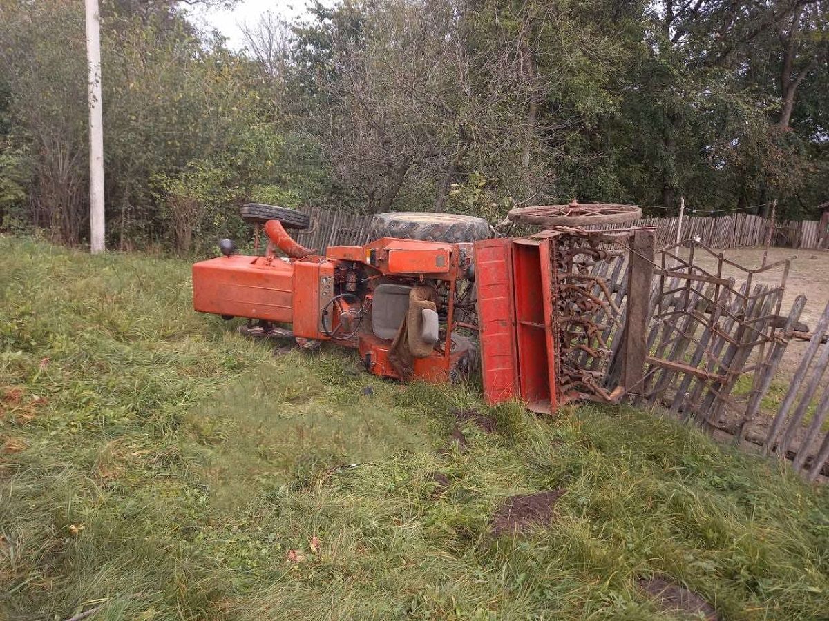 На Жовківщині 37-річний водій загинув внаслідок перекидання трактора