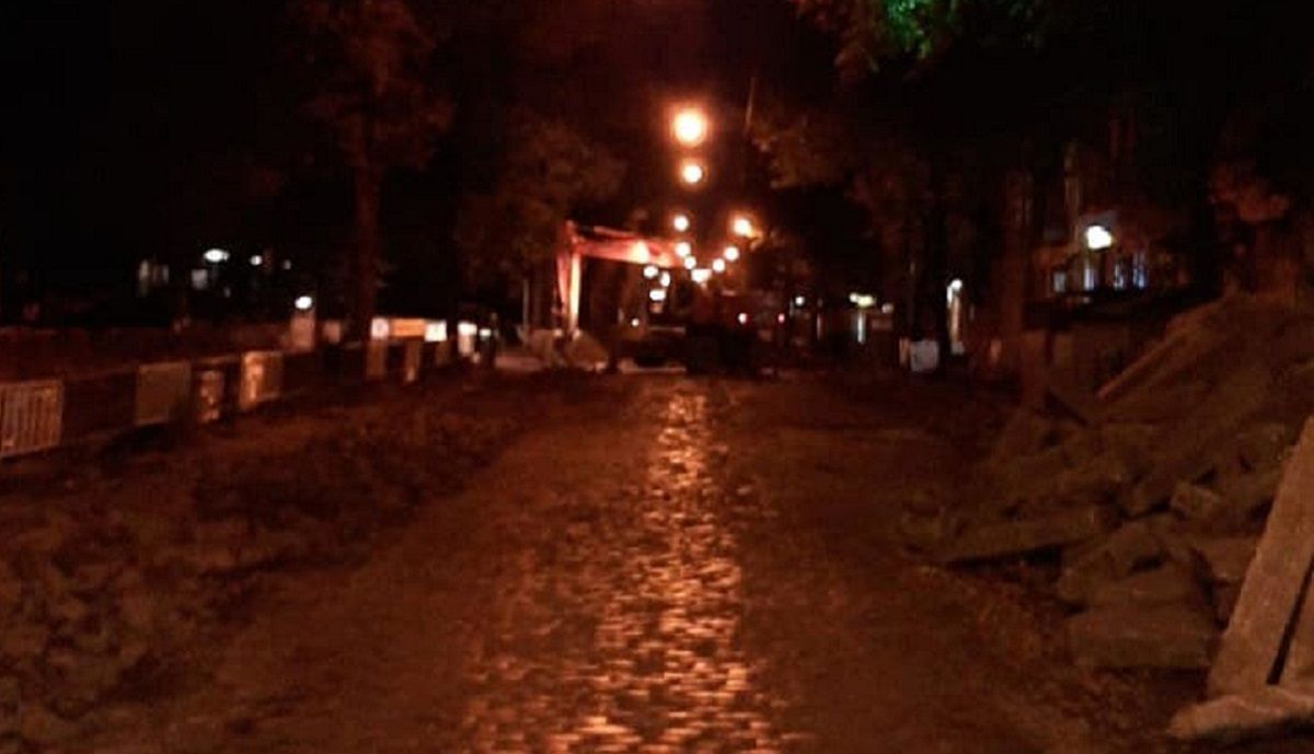 Львів’яни викликали поліцію через нічний ремонт вул. Бандери