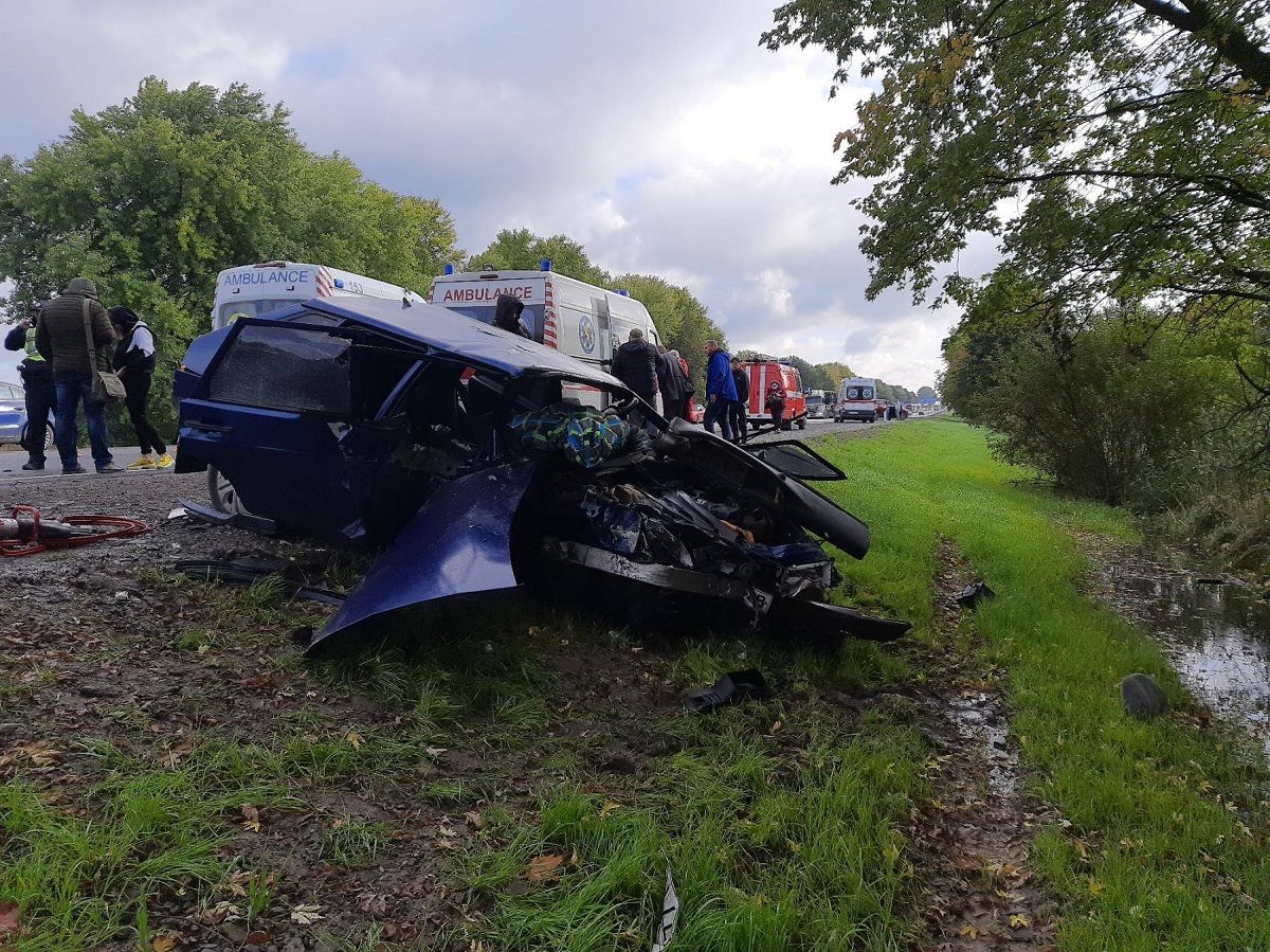  На об'їзній Львова внаслідок ДТП з чотирьох автомобілів загинули троє людей