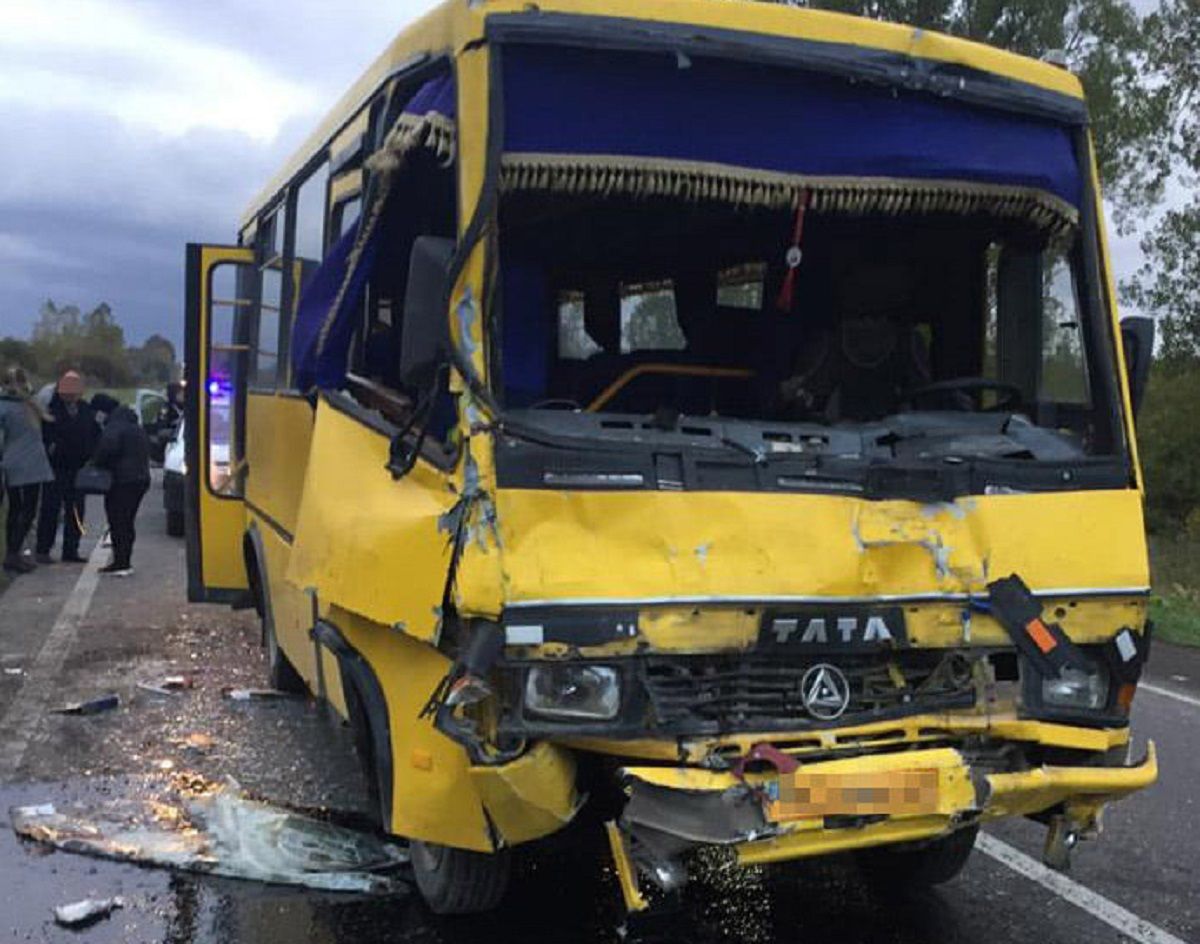У ДТП з двома маршрутками на Львівщині постраждали семеро пасажирів 