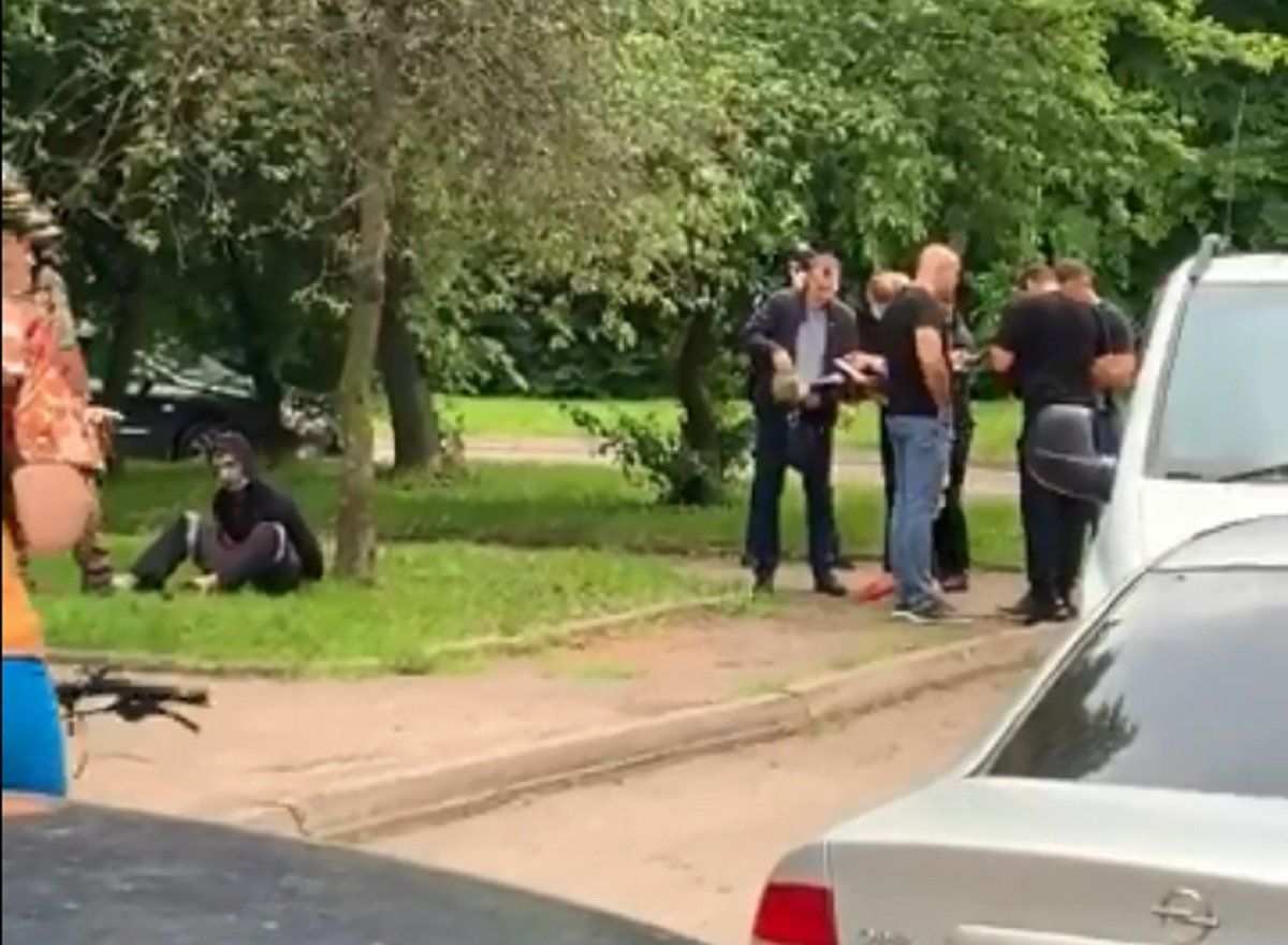 Трьом учасникам банди повідомили підозру за напад на валютника на Сихові