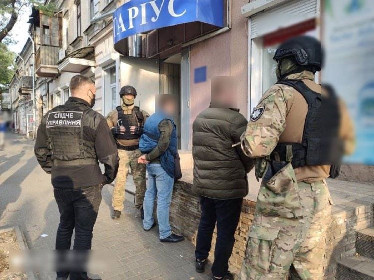 В Одесі двоє шахраїв намагалися привласнити будівлю ДФС
