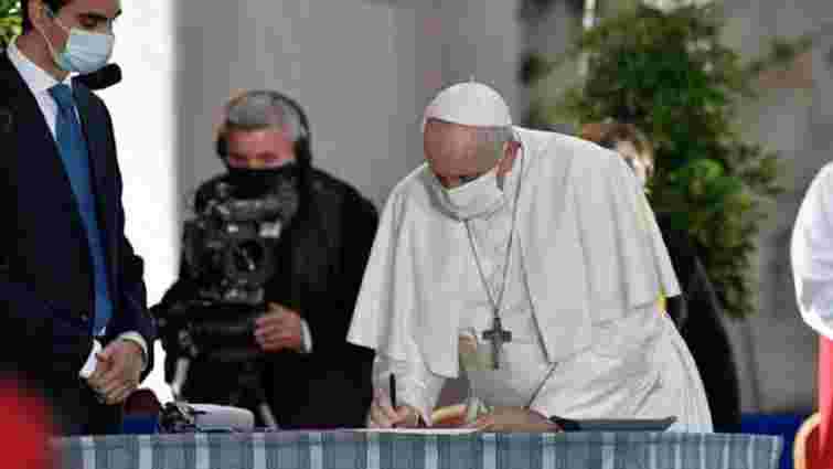 Папа Римський Франциск вперше надягнув маску на публічному заході