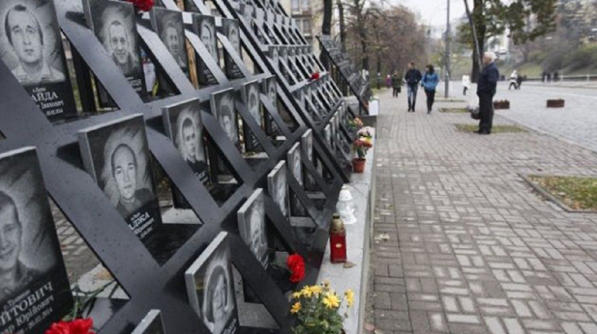 Поліція затримала студента, який осквернив пам'ятник Небесній сотні у Києві