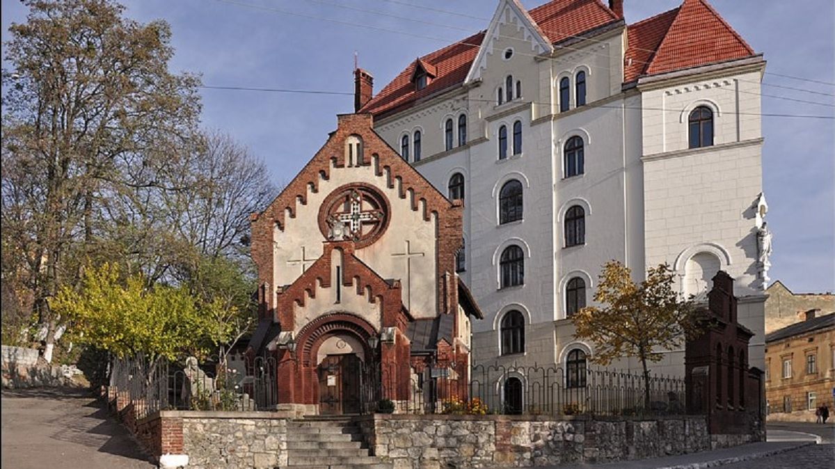 Храми Данила і Лева
