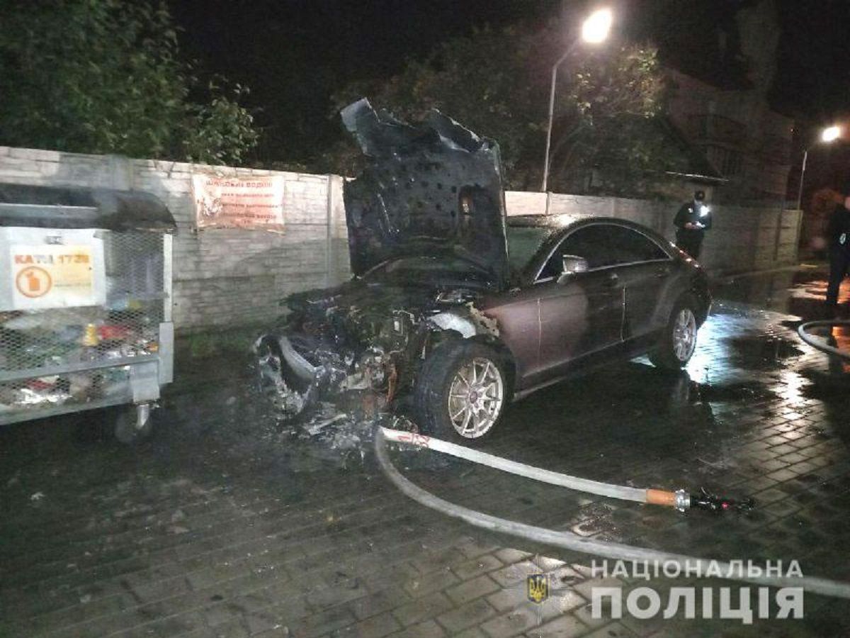 Кандидатові від «Слуги народу» підпалили автомобіль у Рівному