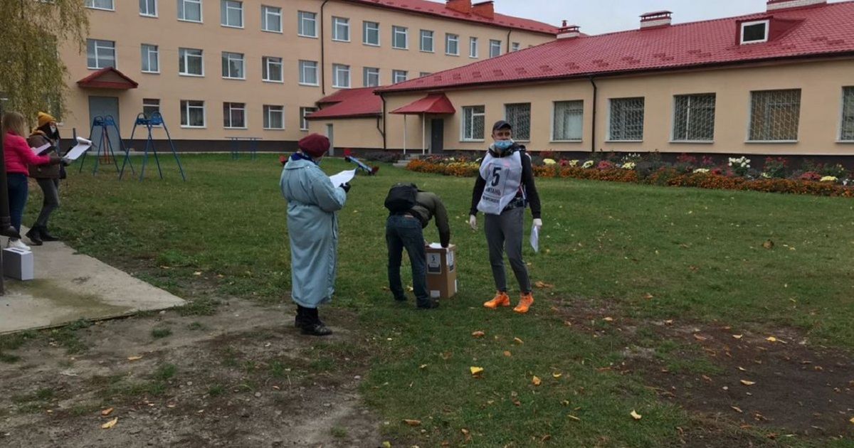 Спостерігачі розповіли про перебіг ініційованого Зеленським опитування