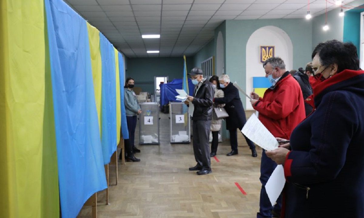 Мешканці Винників виявляють невідомих виборців за своїми адресами