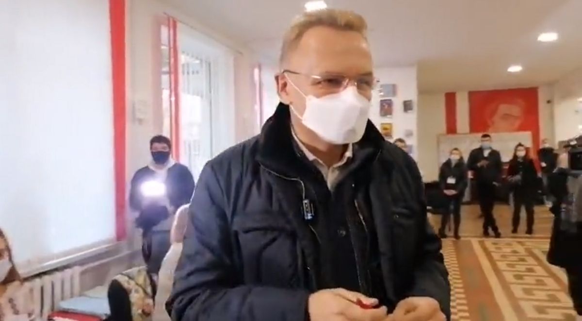 Мер Львова не зміг проголосувати з першого разу через відсутність паспорта