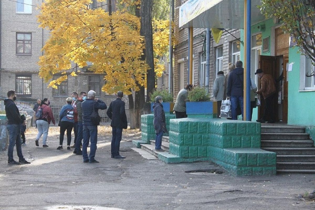 Середня явка на місцевих виборах склала менше 37%