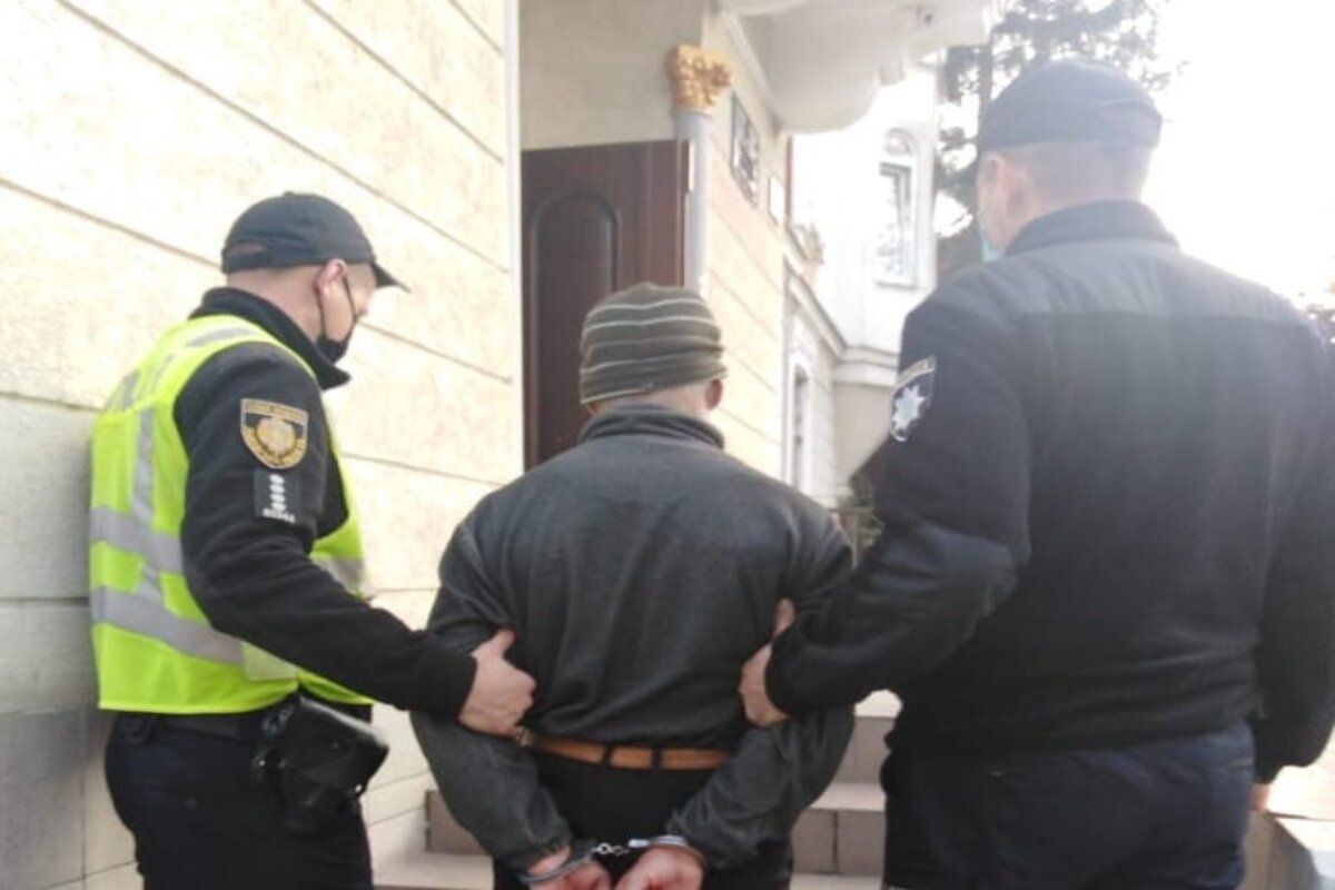Поліцейські на Львівщині за півгодини затримали причетного до вбивства чоловіка
