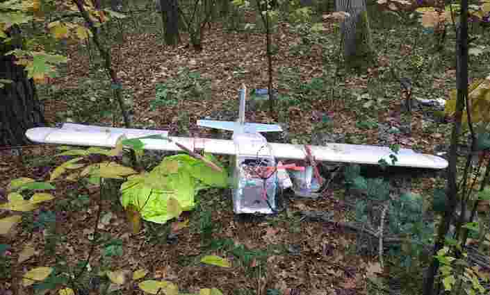 На Львівщині біля кордону з Польщею знайшли розбитий дрон контрабандистів