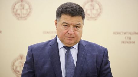 Голова КСУ пояснив, чому не задекларував землю в Криму
