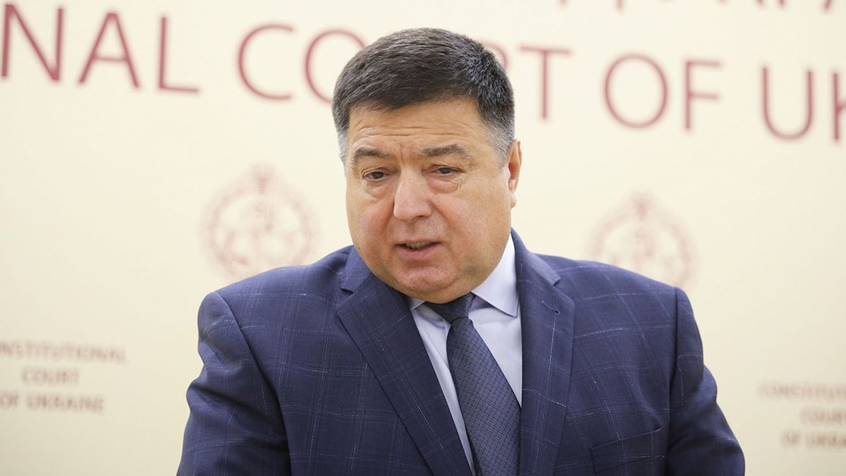 ДБР порушило справу про державну зраду проти голови КСУ