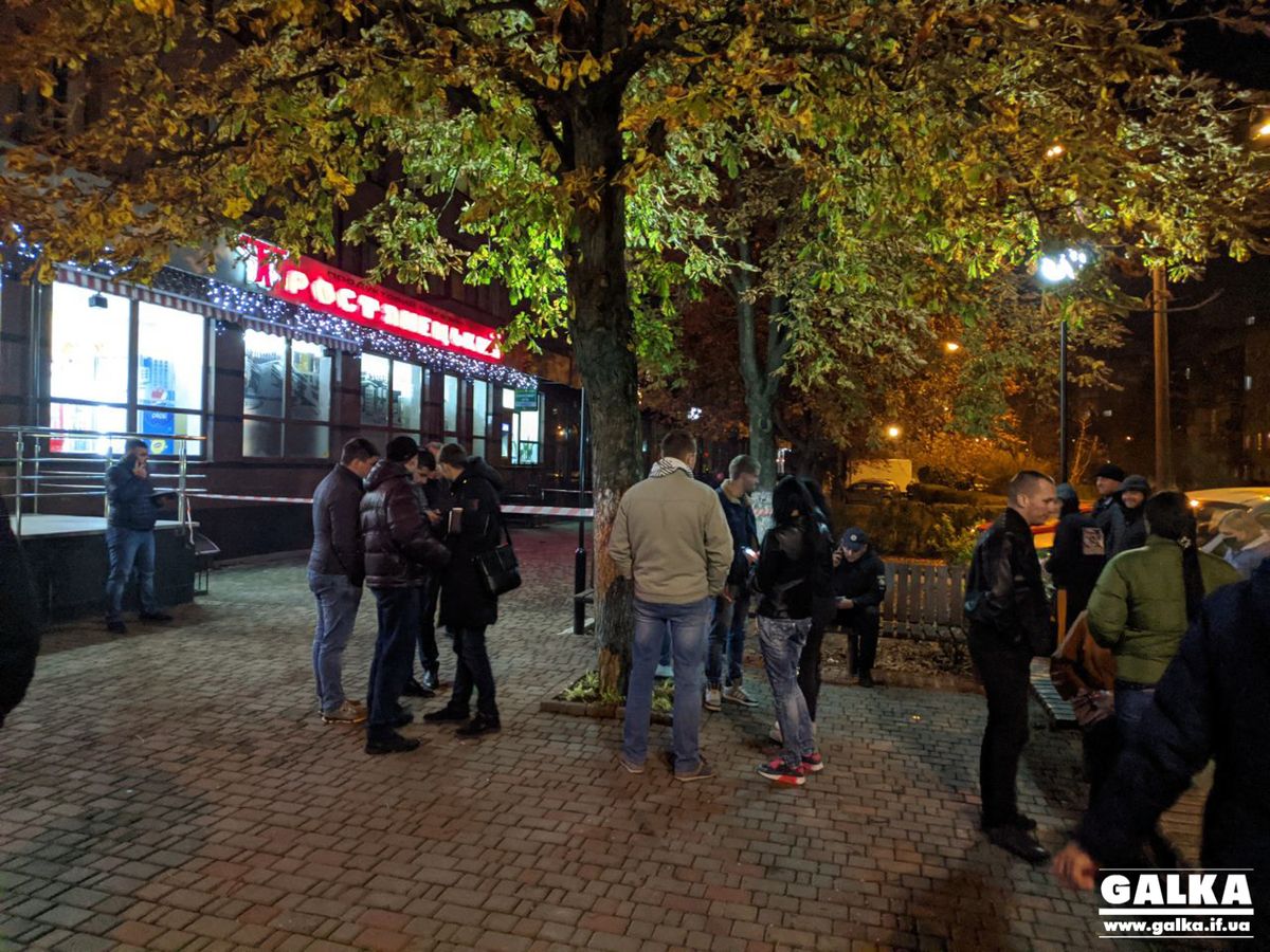 В Івано-Франківську невідомий стріляв у перехожих з травматичного пістолета