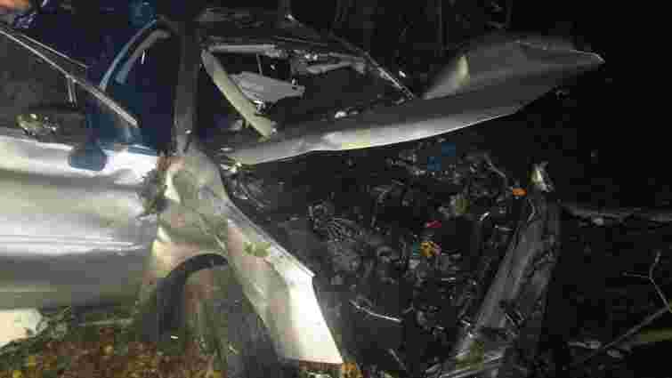 На Львівщині водій Subaru в’їхав у дерево та загинув