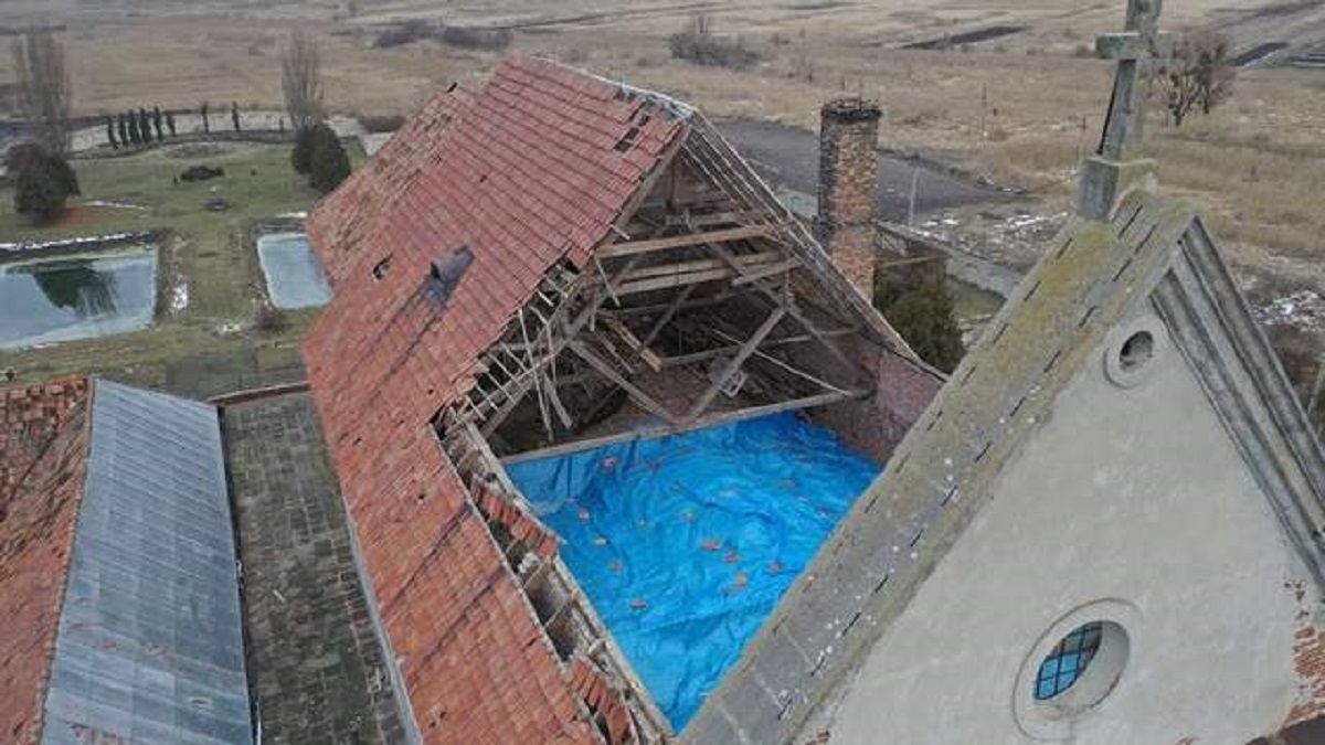 Зруйнований дах монастиря XVIII ст. в Олеську відновлять до кінця року