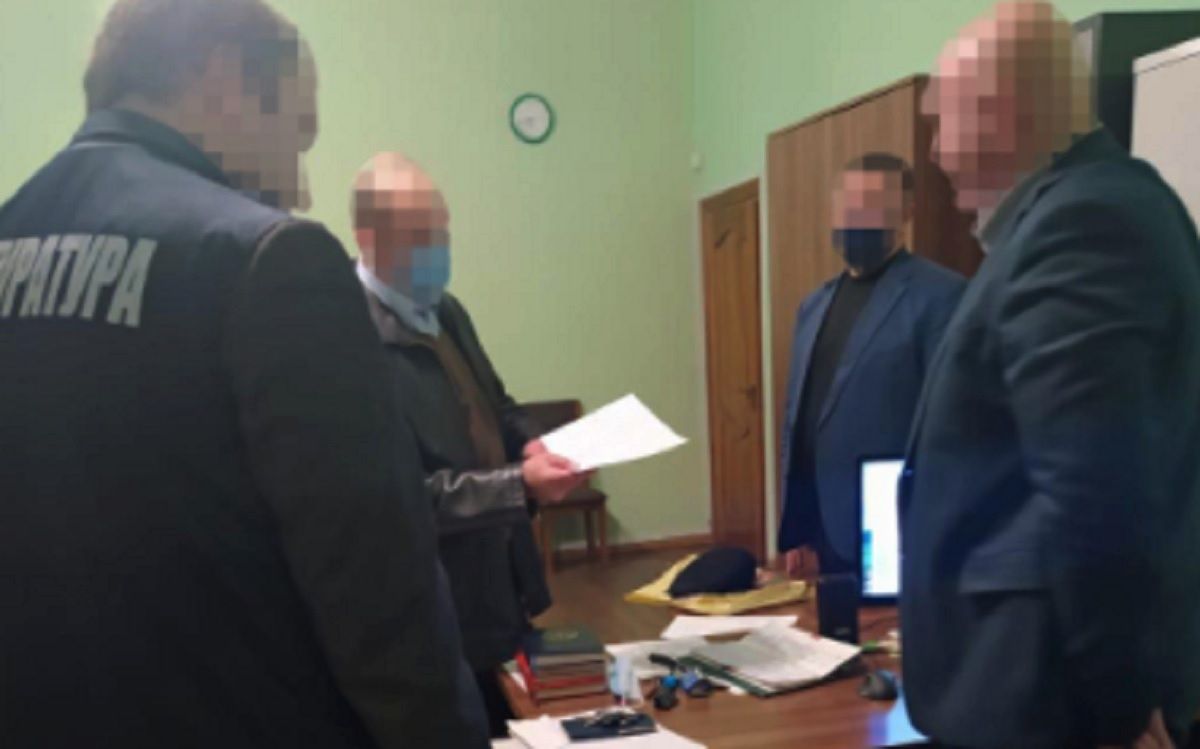 Екс-начальника виправної колонії на Хуторівці підозрюють в отриманні хабара